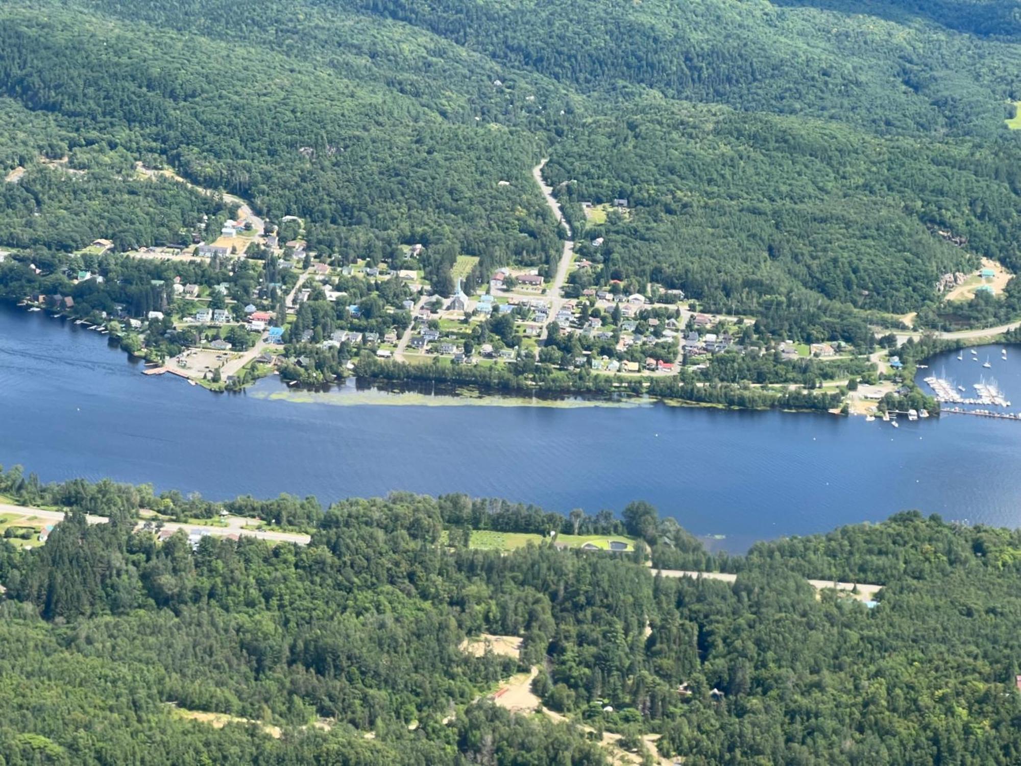 Le Petit Manoir Spa Et Vue Sur Riviere St Maurice Grandes Piles Exterior foto